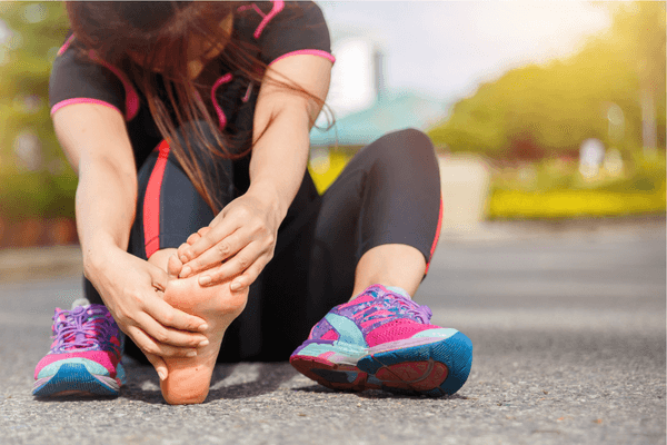Illustration summarizing common foot problems women experience